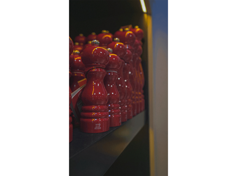 PEUGEOT PEPPER MILL A LION AT YOUR TABLE