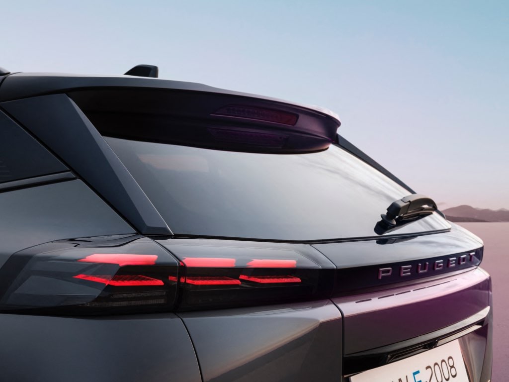 PEUGEOT E-2008 rear view