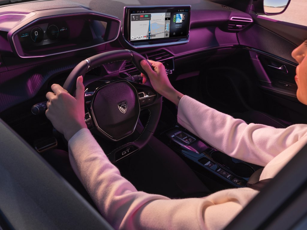PEUGEOT E-2008 driving aids