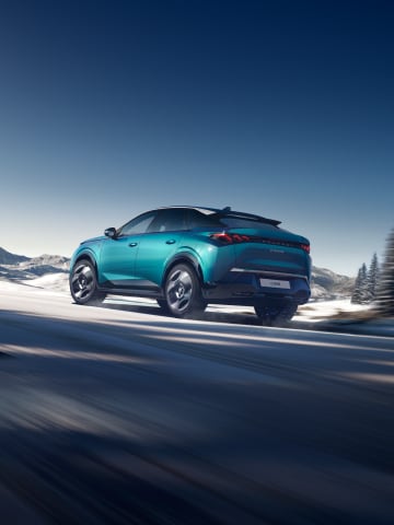 PEUGEOT E-3008 Dual Motor Launch Edition on the road