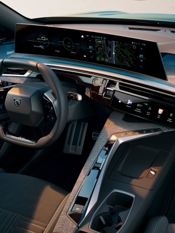 PEUGEOT E-3008 Dual Motor with PEUGEOT i-Connect® Advanced panoramic touch screen