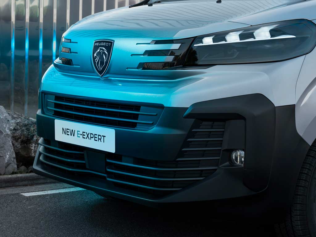 PEUGEOT EXPERT front view