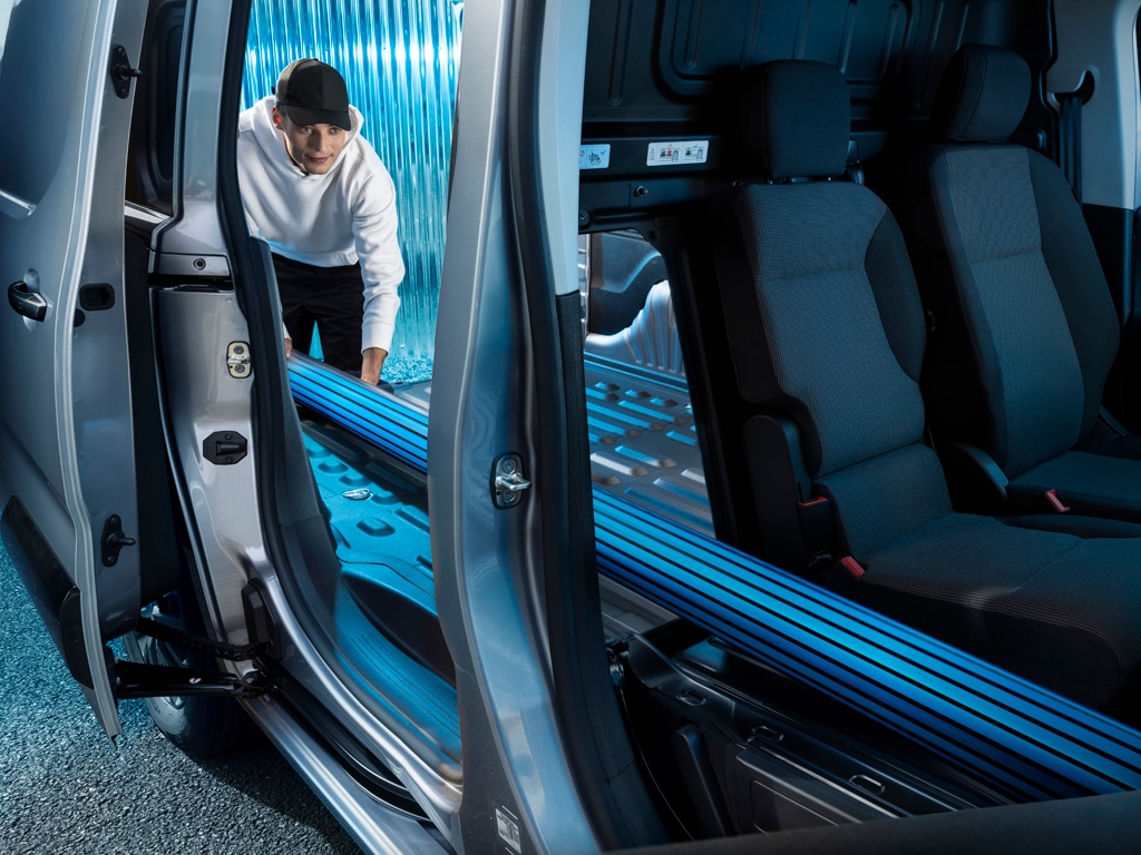 New PEUGEOT E-PARTNER modular volumes