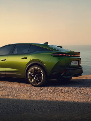 New PEUGEOT E-408 silhouette